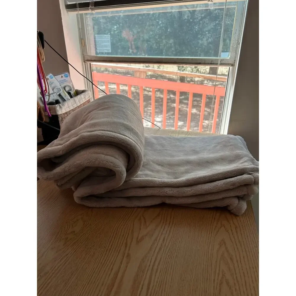 New Threshold Plush Fleece Throw Blanket Light Gray size 60”x70”